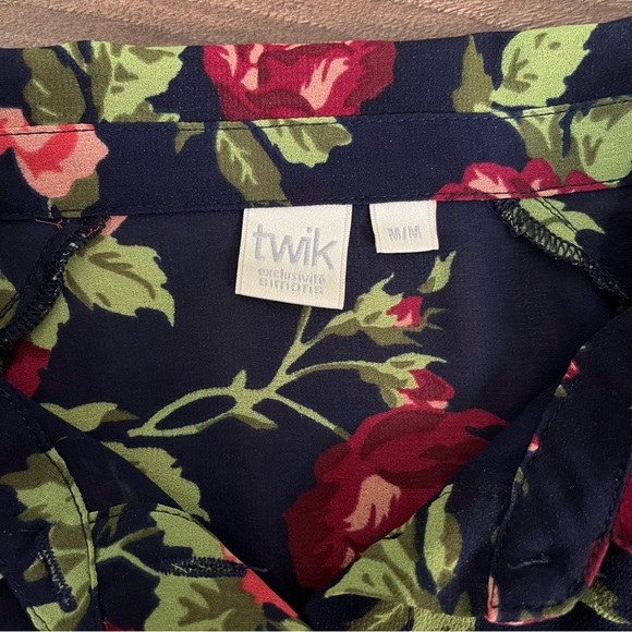 Floral Sheer Button Down Blouse - Picture 5 of 6